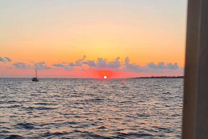 Dreamy Cruise sunset tour with dinner and unlimited wine! - Nisída Vardiánoi: 45 minutes in a sheltered gulf
