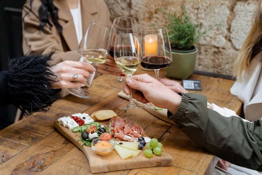 Dubrovnik Old Town: Night tour with History, Wine & Bites - Who should take this Dubrovnik night tour?