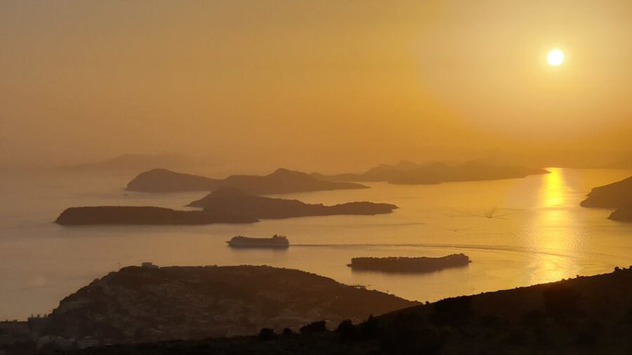 Dubrovnik: Sunset Panorama Tour with Glass of Wine - The guides are a big part of the experience