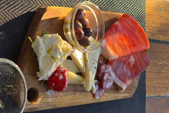 E-Bike Tour + Gourmet Snack + Wine Tasting (Small Group) - Who should book this experience