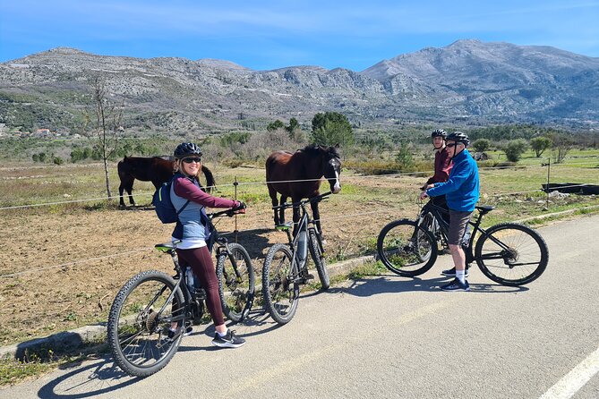 E-Bike Tour + Gourmet Snack + Wine Tasting (Small Group) - Riding the 15-kilometer route on an e-bike