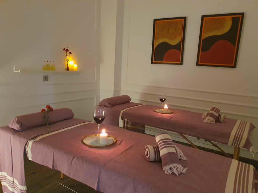 Echegaray 5, Málaga center: Wine & Relax Experience: Massage + Wine tasting - The first 30 minutes: tasting white, red, and sweet wine