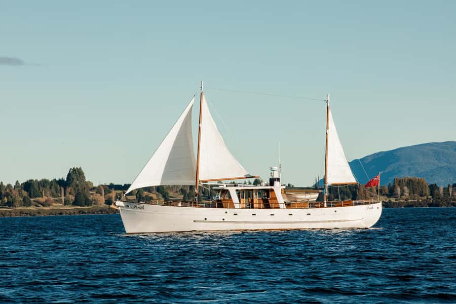 Evening Champagne Cruise on Historic 1935 Motor Yacht. - Cruising into the evening light