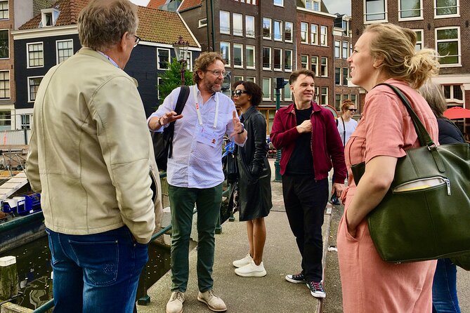 Exclusive Cheese Walk & Dutch Wine Discovery - Shopping for cheese in the Nine Little Streets
