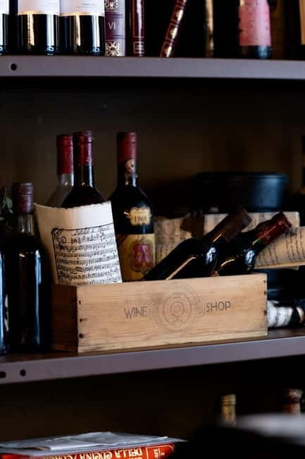 Florence: Authentic Pizza & Gelato Experience+Unlimited Wine - Sauces, toppings, and the wider Italian kitchen