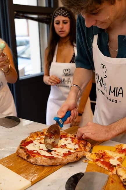 Florence: Authentic Pizza & Gelato Experience+Unlimited Wine - Unlimited wine and the social side of the class