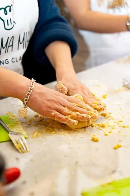 Florence: Authentic Pizza & Gelato Experience+Unlimited Wine - Location, timing, and what to wear