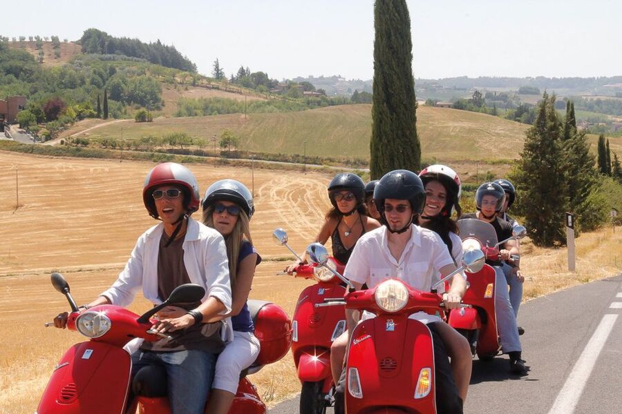 Florence/Badesse: Tuscany Group Vespa Tour with Wine Tasting - Why a Vespa makes Chianti different