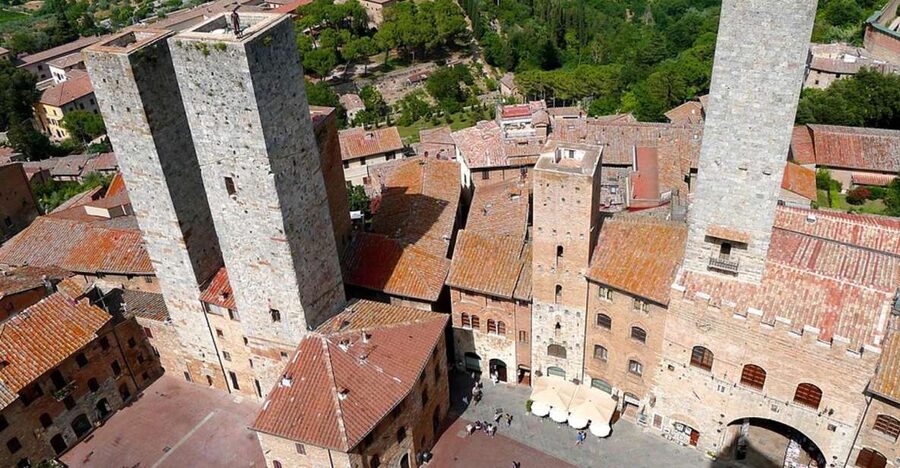 Florence: Chianti Villages, San Gimignano and Winery Tour - What the guides add to the experience