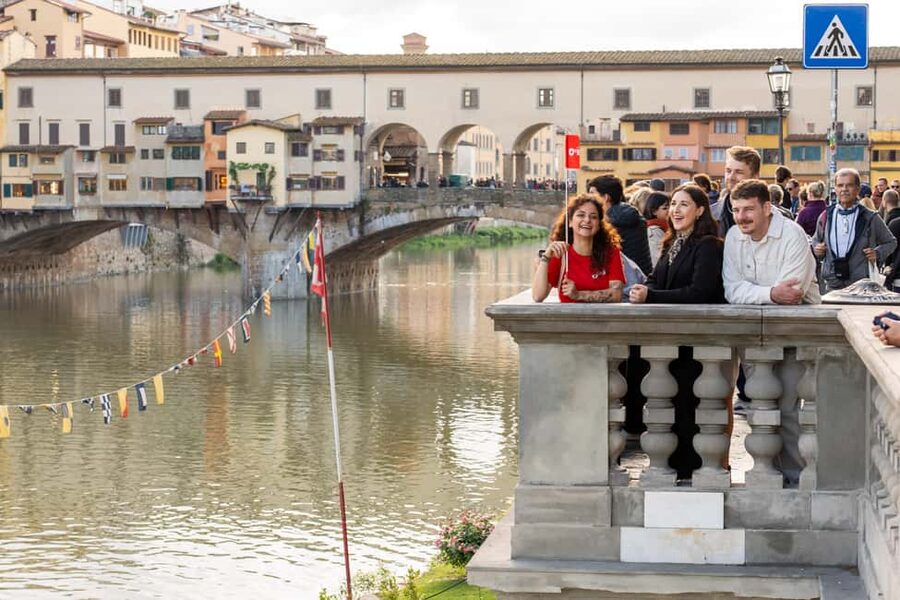 Florence: Food Walking Tour with Local Steak and Tuscan Wine - Ponte Vecchio turns the walk into a history lesson