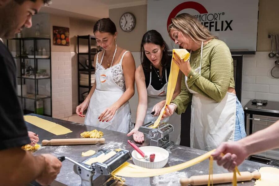 Florence: Handmade Pasta & Dessert Class with Unlimited Wine - From flour and dough to three pasta dishes