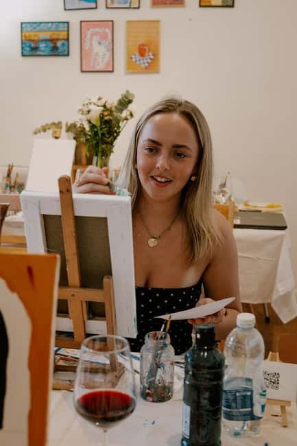 Florence: Paint&Wine with the view of Ponte Vecchio - Elena and the human side of the workshop