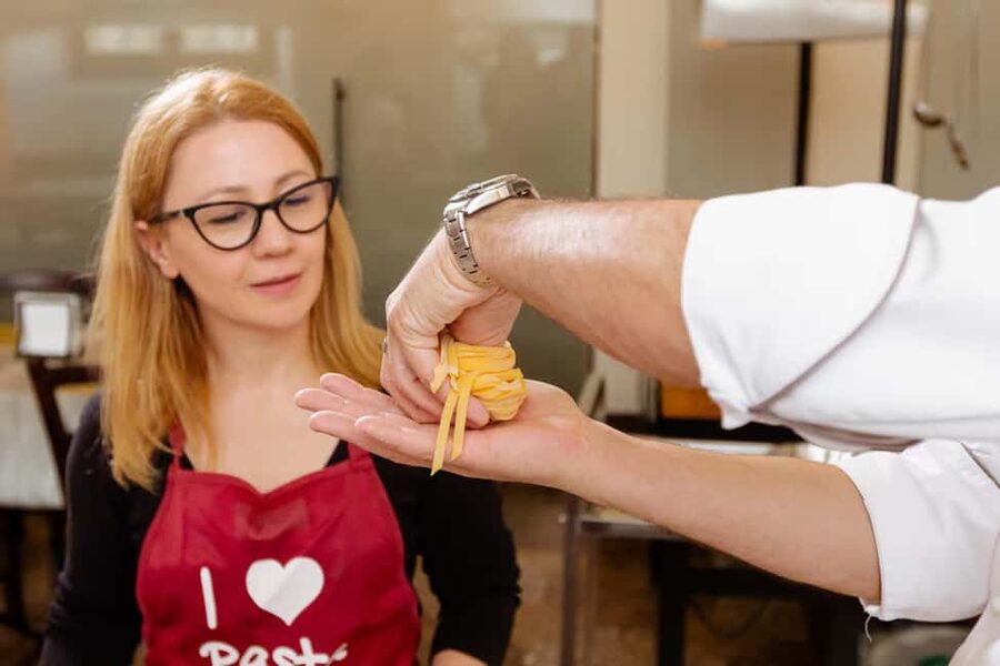 Florence: Pasta Class with Wine, Limoncello and Dessert - A Florence cooking class with a fine address