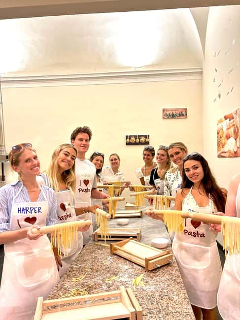 Florence: Pasta Class with Wine, Limoncello and Dessert - Why the group format works
