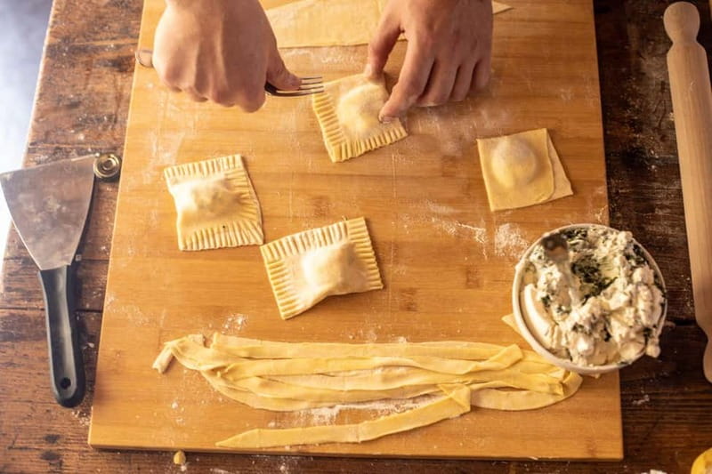 Florence: Pasta & Tiramisu Class with Unlimited Wine - The 9:00 AM Sant’Ambrogio Market visit
