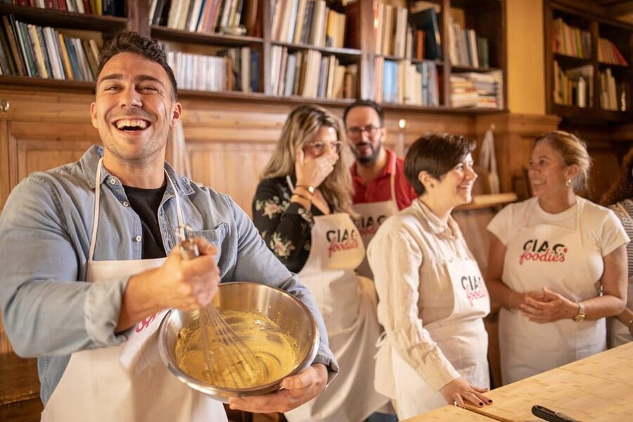 Florence: Pizza and Gelato Experience with Unlimited Wine - Choosing toppings and making your own pizza