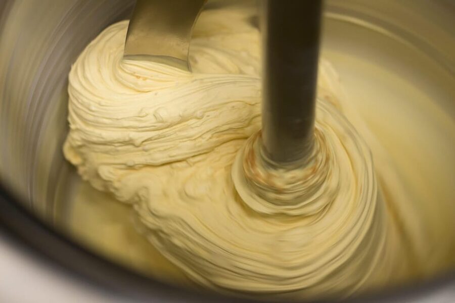 Florence: Pizza and Gelato Experience with Unlimited Wine - Preparing Italian gelato while the dough rests