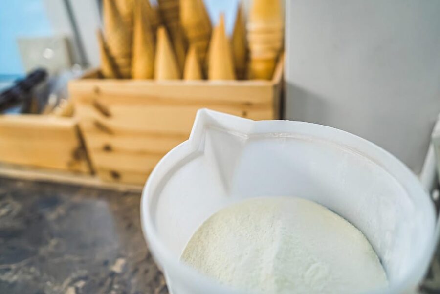 Florence: Pizza and Gelato Experience with Unlimited Wine - Eating pizza, gelato, and drinking wine together