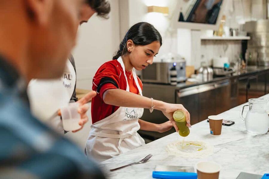 Florence: Premium Pizza & Gelato Preparation Class with Wine - Fresh sauce and toppings without overloading the pizza