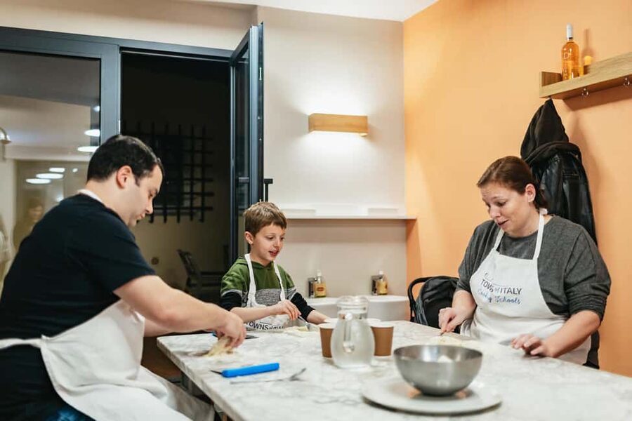 Florence: Premium Pizza & Gelato Preparation Class with Wine - The chefs are a major part of the experience