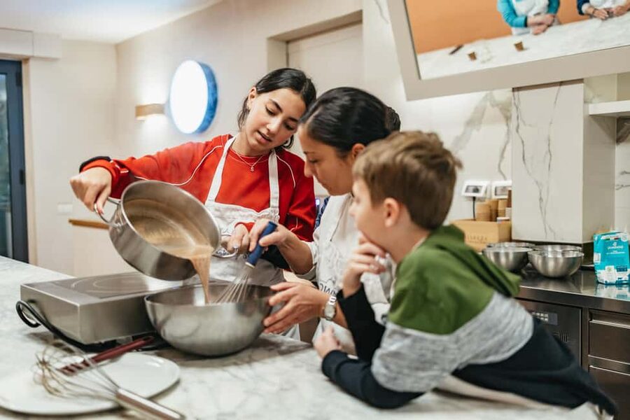 Florence: Premium Pizza & Gelato Preparation Class with Wine - Why families and teenagers tend to enjoy it