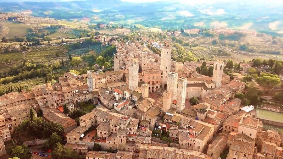 Florence: S. Gimignano, Siena, Chianti Wine Tasting & Lunch - Monteriggioni, a small walled village in season