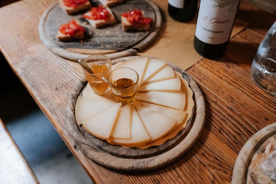 Florence: Small-Group Sunset Food & Wine Tour in Oltrarno - Quick take: five stops, six drinks, and a sunset walk