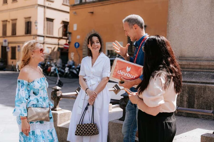 Florence: Small-Group Sunset Food & Wine Tour in Oltrarno - Why Oltrarno is the right setting for a food tour
