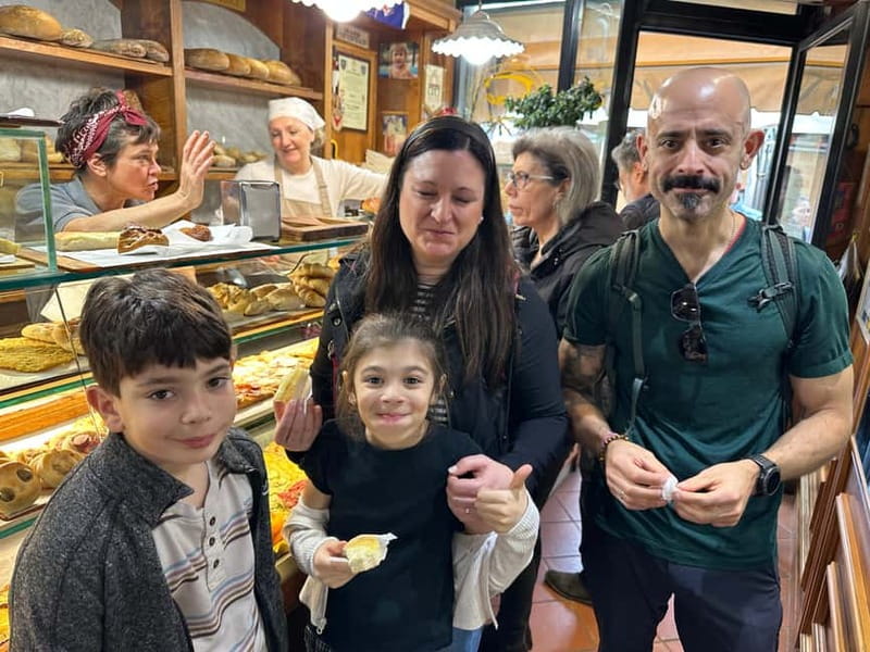 Florence: Street Food Tour with Wine & Local Guide - Florence’s great sights between the food stops