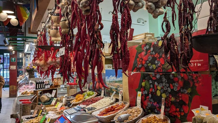 Florence Street Food Walking Tour with Wine in Duomo Area - How much walking and food should you expect?