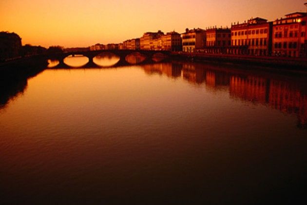 Florence: Sunset Sightseeing Tour and Wine Tasting - Piazza Pitti and the Oltrarno character