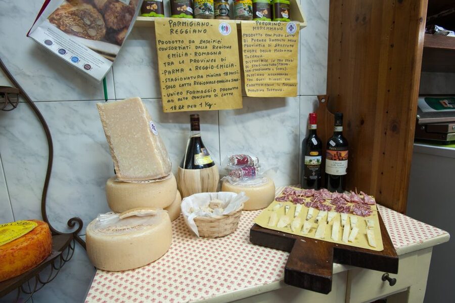Florence: Sunset Wine and Food Tour - Cheese, cured meats, and the first taste of Tuscany