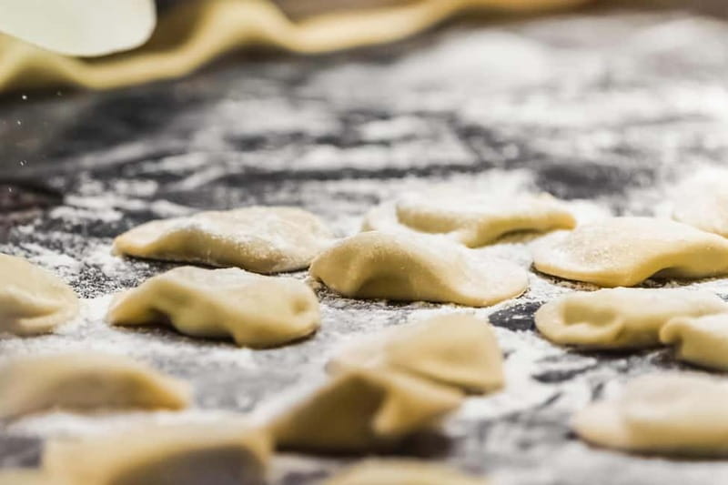 Florence: Tuscan cooking class with handmade pasta and wine - Making pasta in the center of Florence
