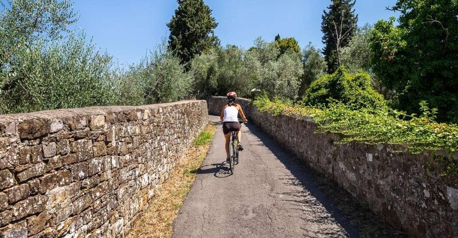 Florence: Tuscany Bike Tour with Wine & Olive Oil - Starting in the Oltrarno and leaving Florence behind