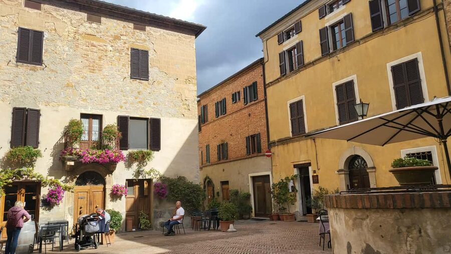 Florence: Val d’Orcia Wine Tasting & Lunch Small Group Tour - What the Guide Adds to the Day