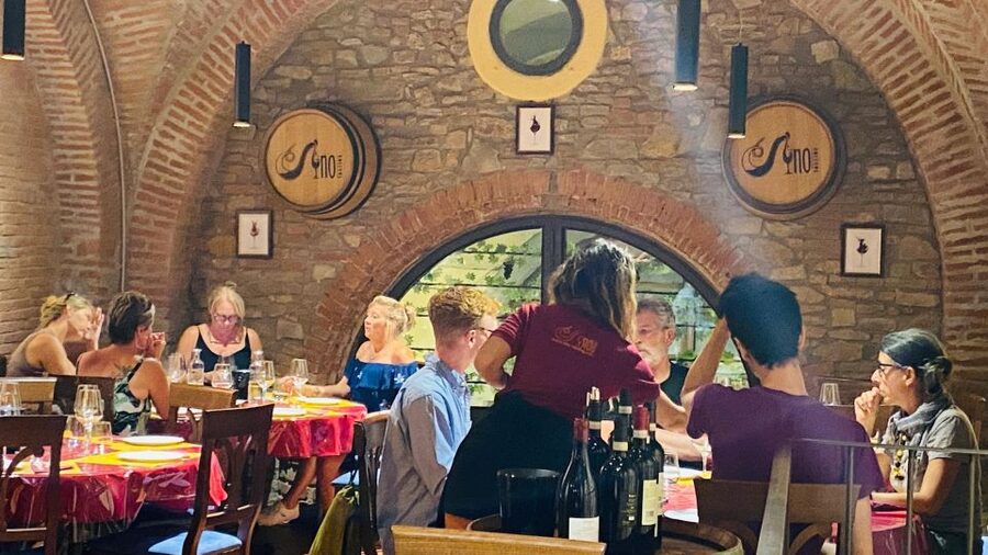 Florence: Wine Tasting and Paring Class Guided Tour - Arriving at Via del Gomitolo dellOro 11