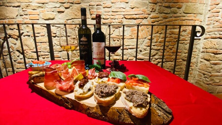 Florence: Wine Tasting and Paring Class Guided Tour - Tasting Chianti Classico and the Tuscan selection