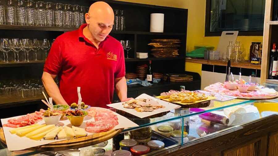 Florence: Wine Tasting and Paring Class Guided Tour - Pairing wine with Parmesan, olives, and cured meat