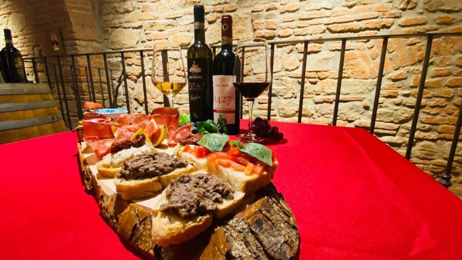 Florence: Wine Tasting and Paring Class Guided Tour - What the guide adds to the experience