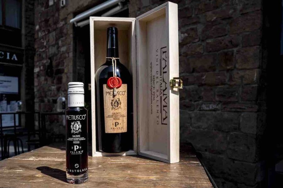 Florence: Wine-tasting Experience in Front of Ponte Vecchio - A one-hour wine break beside Ponte Vecchio