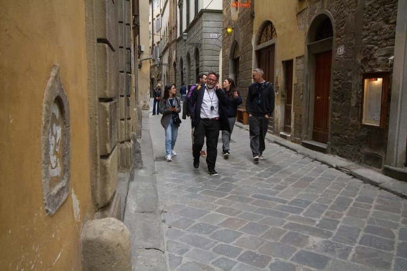 Florence: Wine Windows & Hidden Legends Evening Tour - Following the Vasari Corridor’s route