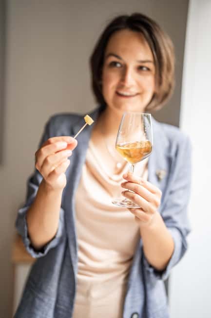 Frecnh Wine Tasting in City Center of Nice - Eight pours with cheese and snacks