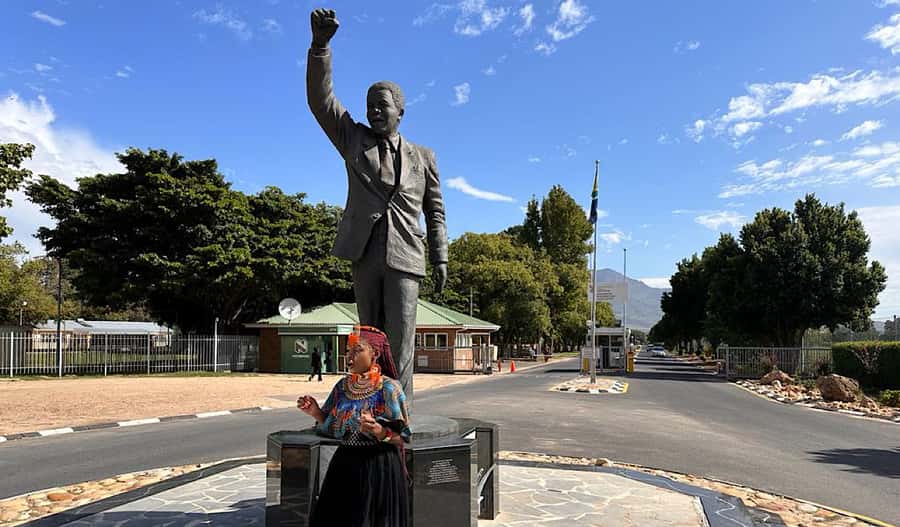 From Cape Town: Stellenbosch & Franschhoek Wine Tasting Tour - Mandela’s release site and a short Franschhoek stop