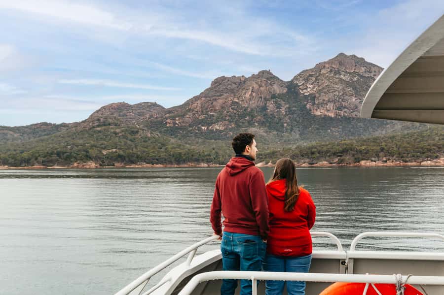 From Coles Bay: Wineglass Bay Cruise with Lunch - Key points before you book