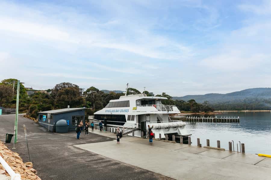 From Coles Bay: Wineglass Bay Cruise with Lunch - Coles Bay is the right place to start