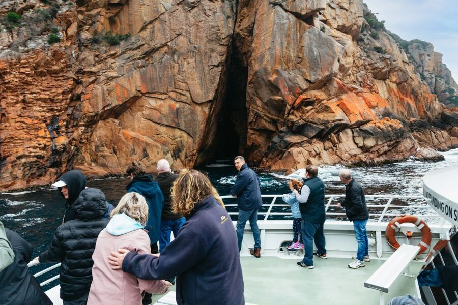 From Coles Bay: Wineglass Bay Cruise with Lunch - When weather changes the plan