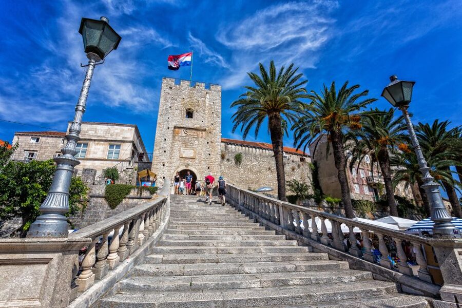 From Dubrovnik: Island of Korčula with wine tasting - The Orebić ferry changes the rhythm