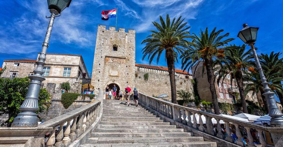 From Dubrovnik: Island of Korčula with wine tasting - Ston: walls, salt, and oysters