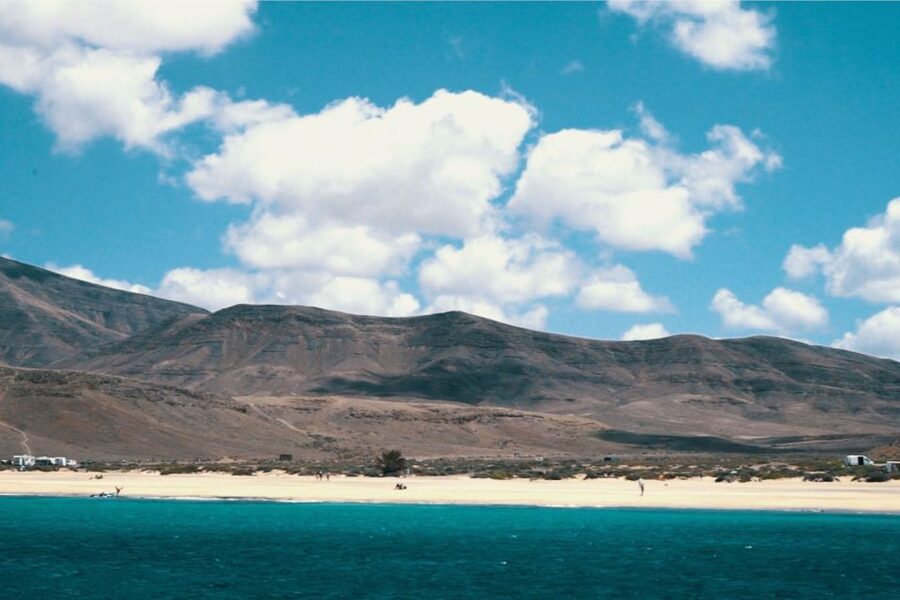 From Fuerteventura: Lanzarote Volcano and Wine Region Tour - Why this Lanzarote day trip works