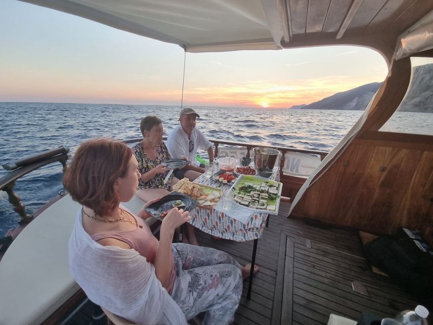 From La Spezia: Cinque Terre Boat Tour with Lunch and Wine - Key points to know before you book